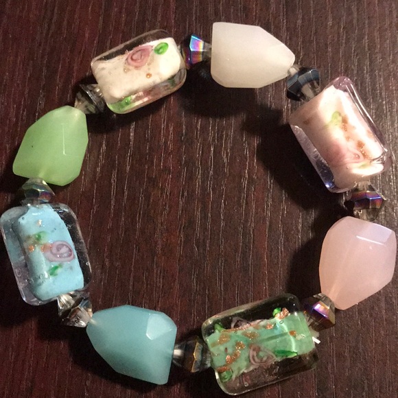 Vintage 1940s glass stretch bracelet - Picture 2 of 2